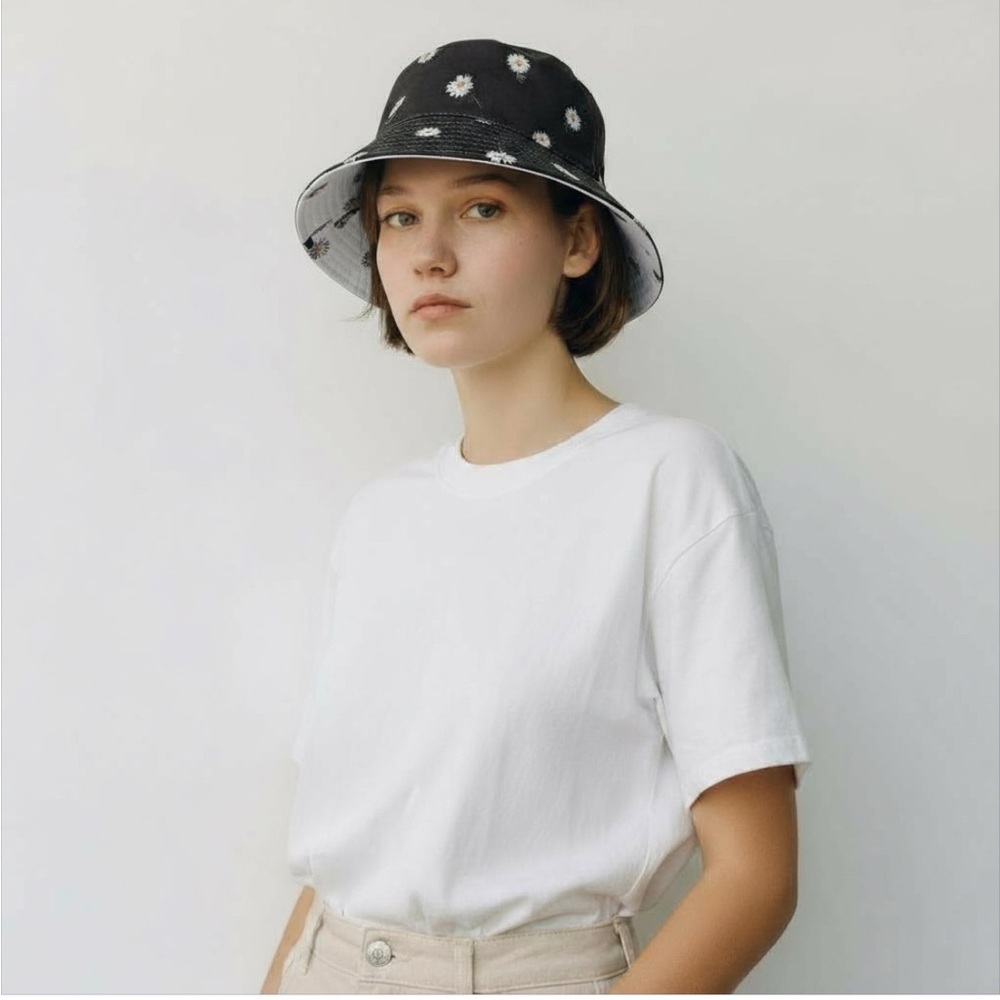 NEW Black White Reversible Daisy Bucket Hat Beach Travel Spring Summer